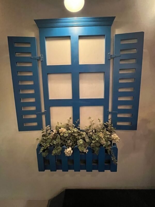 Unique Wooden wall design ideas for cafe decoration item